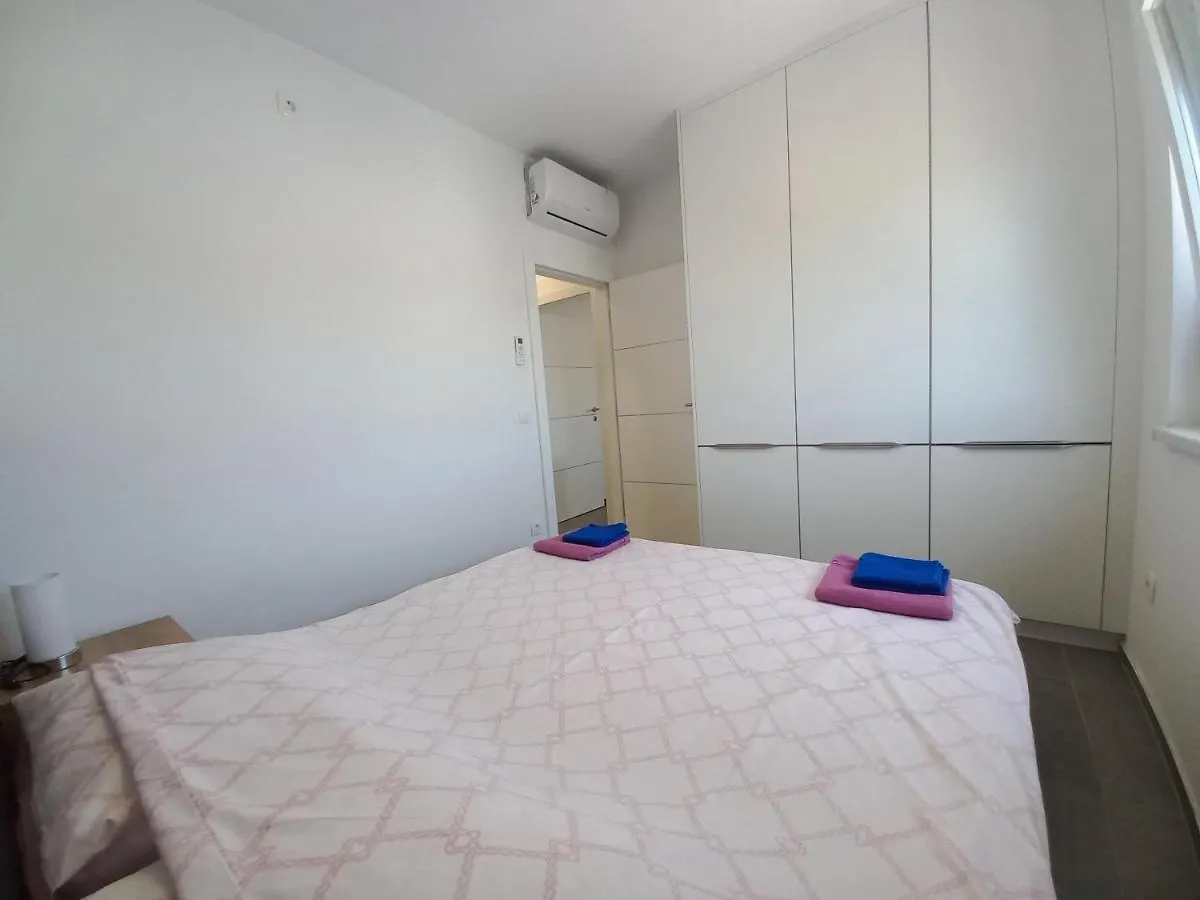 Apartmen V Vir 0*,