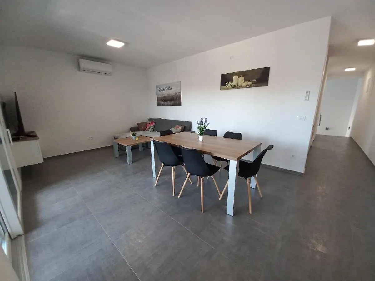 Apartament Apartmen V Vir